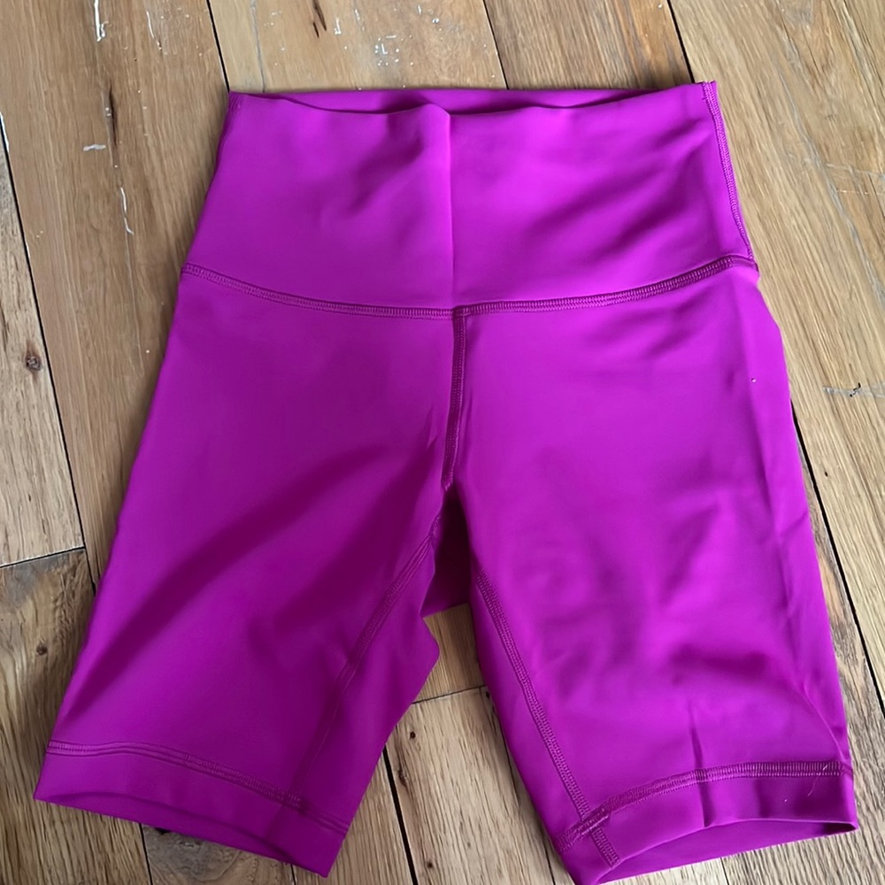 Lululemon wonder train short size 4 ripened raspberry